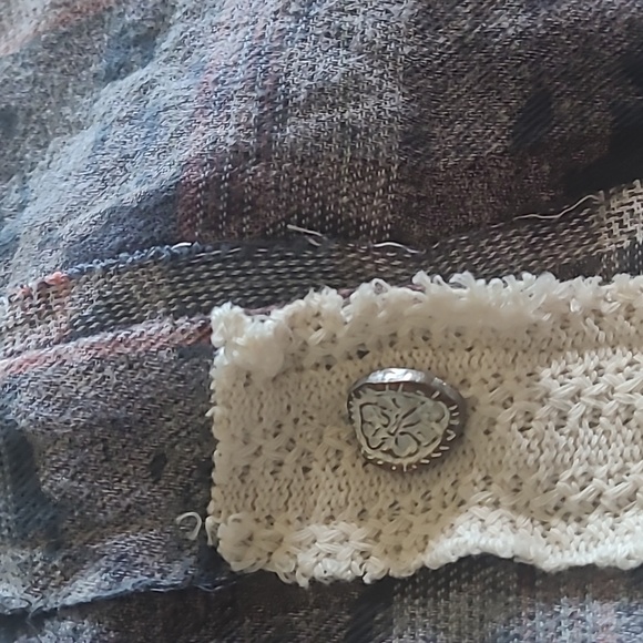 POL Peace Sign Patched Button Down Oversized Long Shirt. Sz M. NWOT - Picture 8 of 9